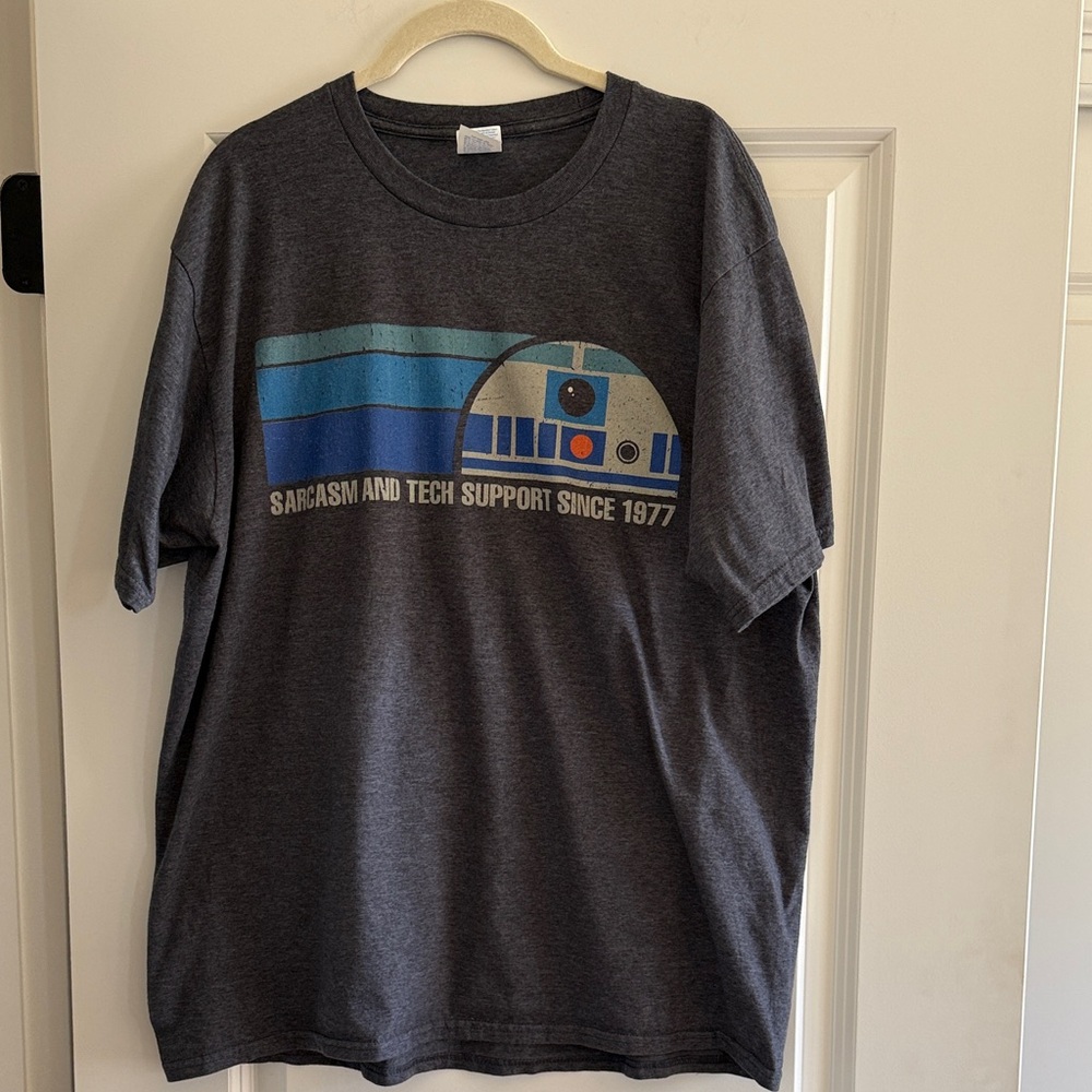 Graphic T-Shirt “SARCASM AND TECH SUPPORT SINCE 1977”, Sz XL.